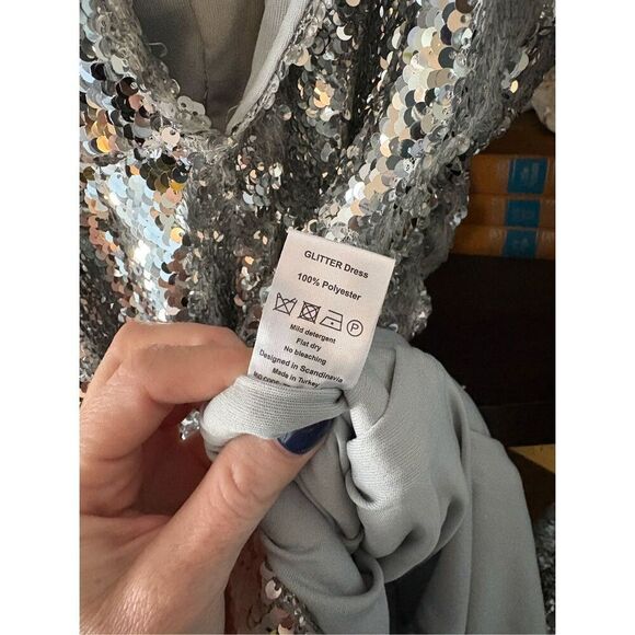 NWT OW Collection x Revolve Glitter Dress In Silver Sequin Size Small $250 MSRP - Picture 10 of 11